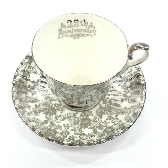 Royal Windsor Fine Bone China Tea Cup and Saucer - Picture 2 of 8